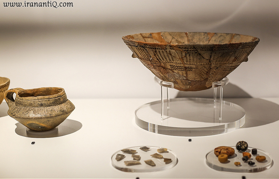 سفال هایی از آثار باستانی هلند در موزه ملی ایران